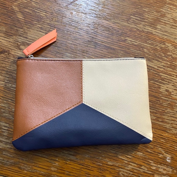 ipsy Handbags - Ipsy color black makeup bag